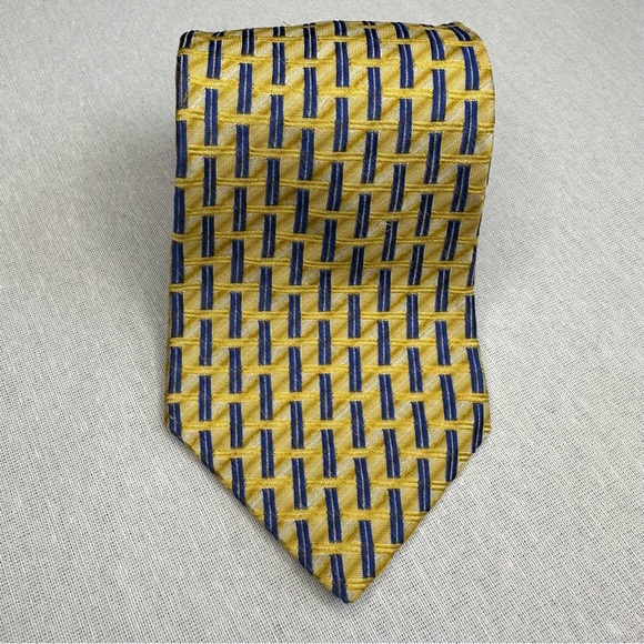 Tommy Hilfiger Other - Tommy Hilfiger Gold With Blue Accents  💯 % Imported Silk ❤️Excellent Condition